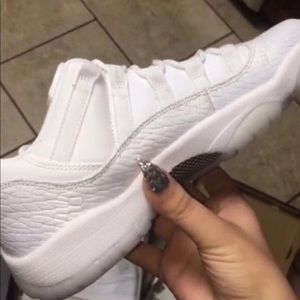 jordan 11 retro frost white size 7